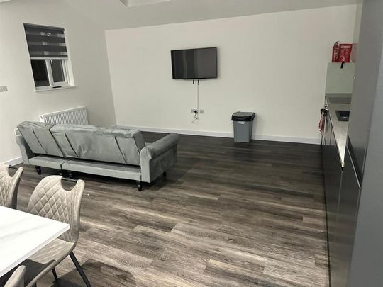 3 bedroom flat to rent - Photo 1