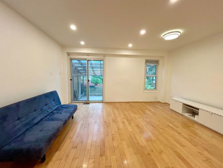 For Lease - 230 Enchanted Hills Crescent, Toronto, Ontario - Photo 5