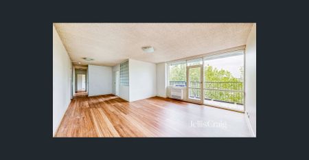 Refreshed 2 Bedroom Apartment - Photo 2