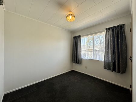 3 Bedroom Home in Brown Owl - Photo 2