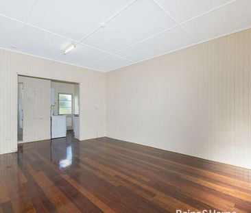 Two Bedroom Downstairs Unit in Convenient Location - Photo 1