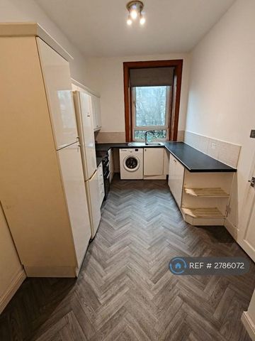3 bedroom flat to rent - Photo 5