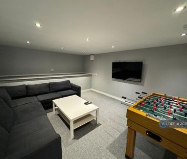 6 bedroom detached house to rent - Photo 4