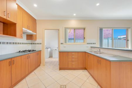 Spacious 4 Bedroom Family Home in Mawson Lakes - Photo 4