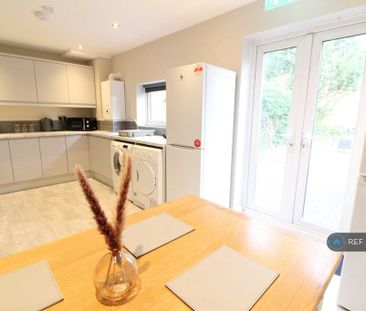 1 bedroom in a house share to rent - Photo 6