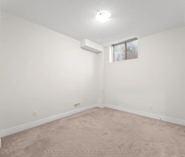 49 Christine Elliott Avenue #Basement apartment - Photo 2
