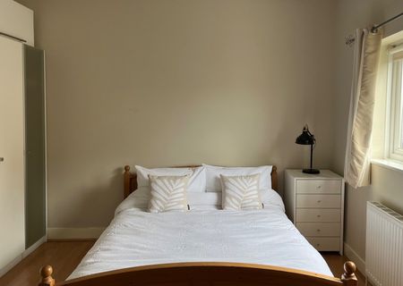 2 Bed Flat, Queens Road, SW19 - Photo 3