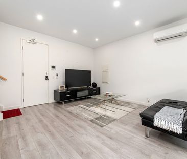 Stunning MOdern Apartmnet in the Heart of Malvern East - Photo 4