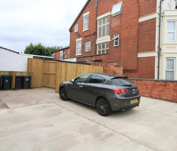 2 bedroom coach house to rent - Photo 6