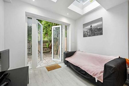 Adeney Close, Hammersmith, London, W6 - Photo 5