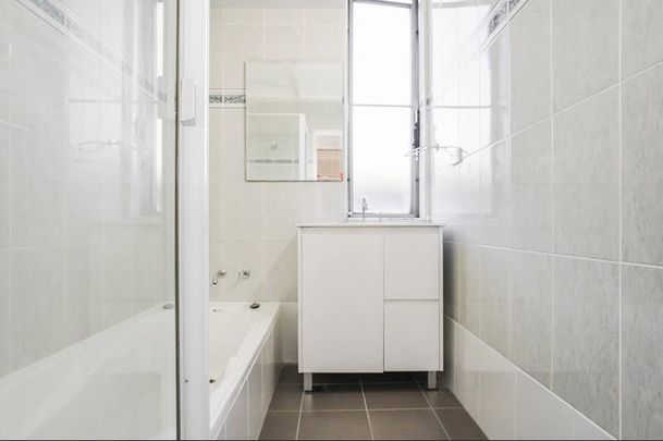 This 3 Bedroom apartment is sure to impress!!! - Photo 1