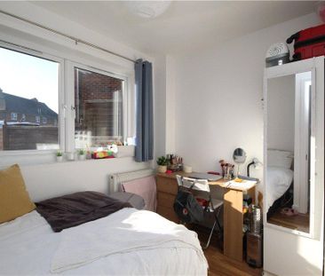 5 bedroom semi-detached house to rent - Photo 2