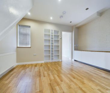 2 bedroom end of terrace house to rent - Photo 2