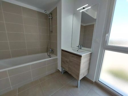 location Appartement T2 DE 45.5m² À CAVAILLON - Photo 2