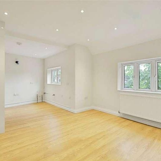 Crowther Avenue, Brentford, TW8 - Photo 1