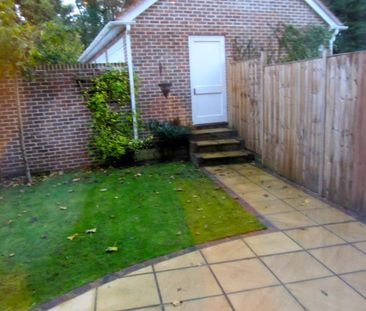 Dorking Road, Chilworth, Surrey, GU4 - Photo 2
