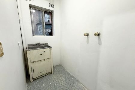 Spacious 2-Bedroom Unit with Renovated Kitchen & Timber Flooring - Photo 5