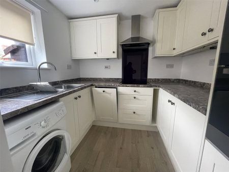 2 bedroom terraced house to rent - Photo 4