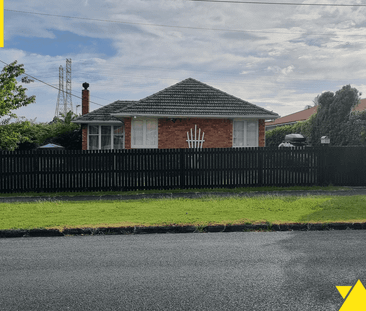 111 Flanshaw Road, Te Atatu South - Photo 3