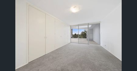 Modern Three-Bedroom Apartment in Prime Neutral Bay Location - Photo 3