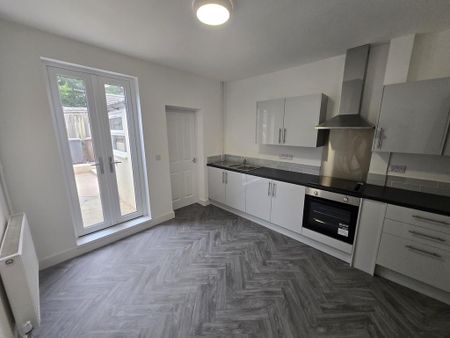 2 bedroom terraced house to rent - Photo 5