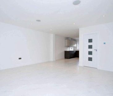 4 bed terraced house to rent in Chapel Croft, Kings Langley, WD4 - Photo 3