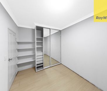 Spacious & Light-Filled Apartment in a Prime Parramatta Location - Photo 2