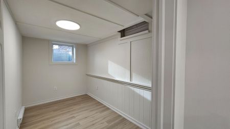 For Lease - 217 Thoms Crescent, Newmarket, Ontario - Photo 2