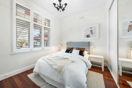 Light Filled 3 Bedroom Home in Prime Location - Photo 5