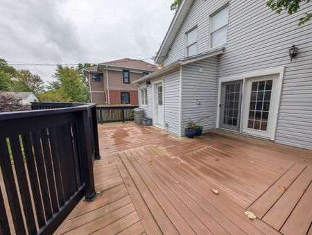 Spacious Fully Detached House in Niagara Falls! - Photo 3