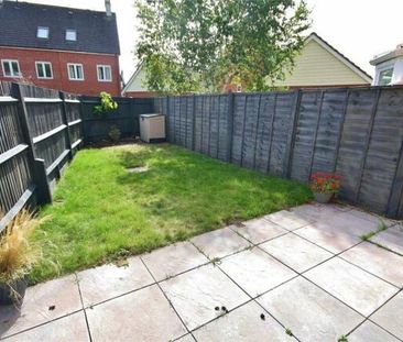 Lydger Close, Woking - 3 bedrooms Property for lettings - Seymours - Photo 2