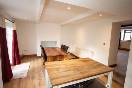 546 Wakefield Road, Huddersfield, HD5 - Photo 4