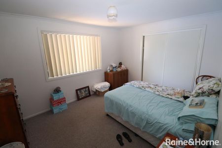 Tidy Unit Close to Town - Photo 3