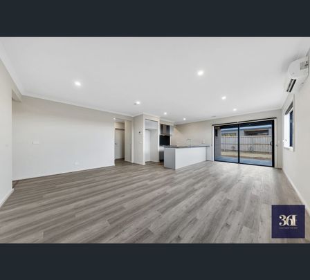 19 Sparland Street, Manor Lakes, Vic 3024 - Photo 1