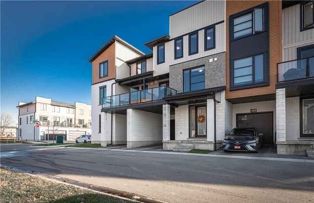 For Lease - 925 Manhattan Way Unit# 152, London North, Ontario - Photo 1