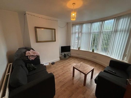3 bedroom private hall to rent - Photo 1