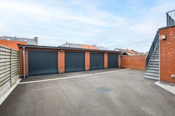 Duplex appartement met 2 slpks en 2 garages in centrum Eernegem - Foto 1