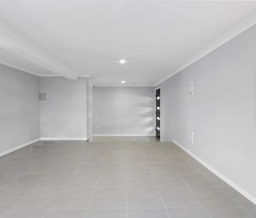 57 MacArthur Crescent, - Photo 1