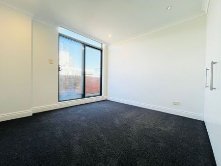 Three Bedroom Apartment with A/C and Parking - Perfect Ultimo Location - Photo 2