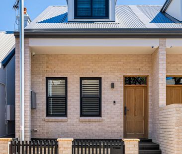 Brand New Designer Residence in the Heart of Newtown - Photo 3