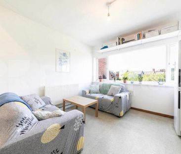 A bright and spacious three-bedroom apartment in the heart of West ... - Photo 1