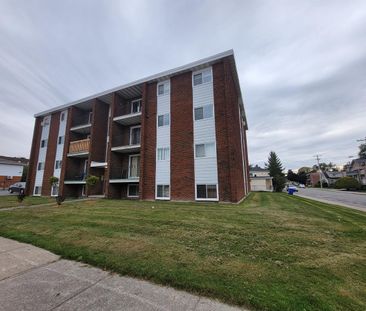 145 Rue Larose (Hull) Très Bel Appartement De Deux Chambres, - Photo 2