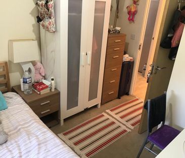 2 Bed Flat, Poulton Court, W3 - Photo 4