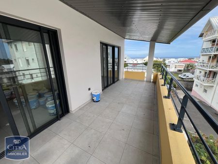 Location Appartement 3 pièces 63m² ST PIERRE 97410 - Photo 3