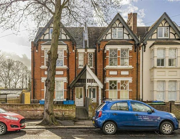 Waldegrave Road, TW11, London - Photo 1