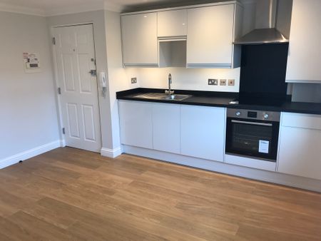 1 Bed Flat to Let Maidenhead – Parking Space, Garden and Secure Bike Shed - Photo 4