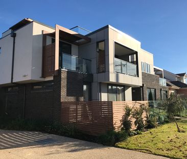 Urban convenience meets modern comfort in Coburg - Photo 4