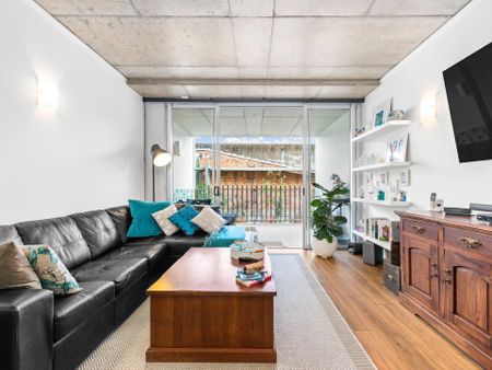 Spacious Woolstore Unit in the Heart of Teneriffe - Photo 3