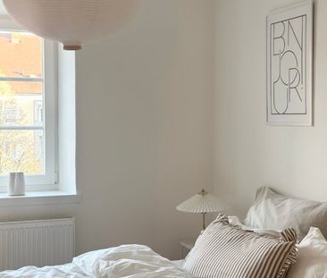 Wunderschön gelegene 2-Raum-Wohnung im 2. Stock mit Loggia **kein L... - Photo 3