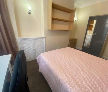 4 bedroom private hall to rent - Photo 3